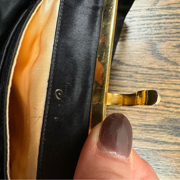 Vintage black and gold satin evening handbag - Picture 7 of 9
